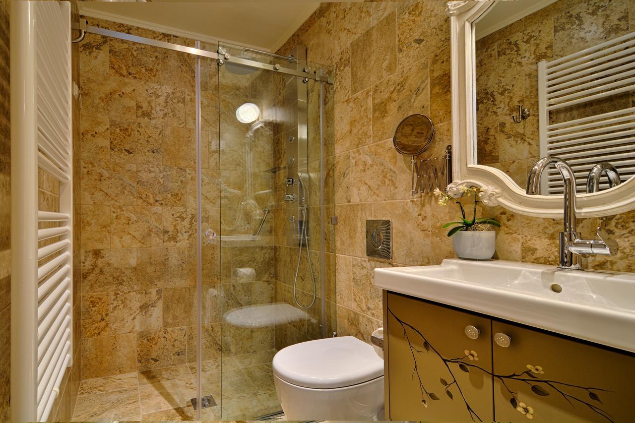 Antique 5*